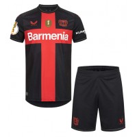 Camisa de time de futebol Bayer Leverkusen Jeremie Frimpong #30 Replicas 1º Equipamento Infantil 2023-24 Manga Curta (+ Calças curtas)